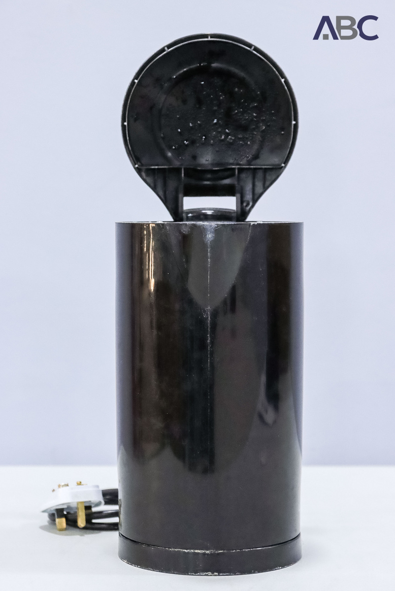 LOGIK RSH080442 Electric Kettle (1.7L 240V) (1)