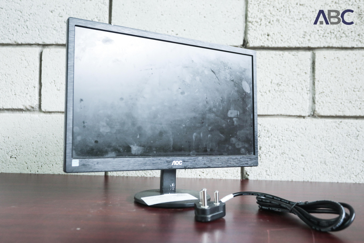 AOC E970SW Computer Monitor (18") (1)