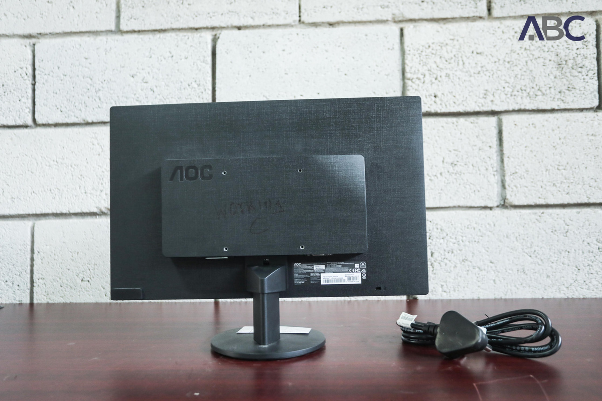 AOC E970SW Computer Monitor (18") (1)