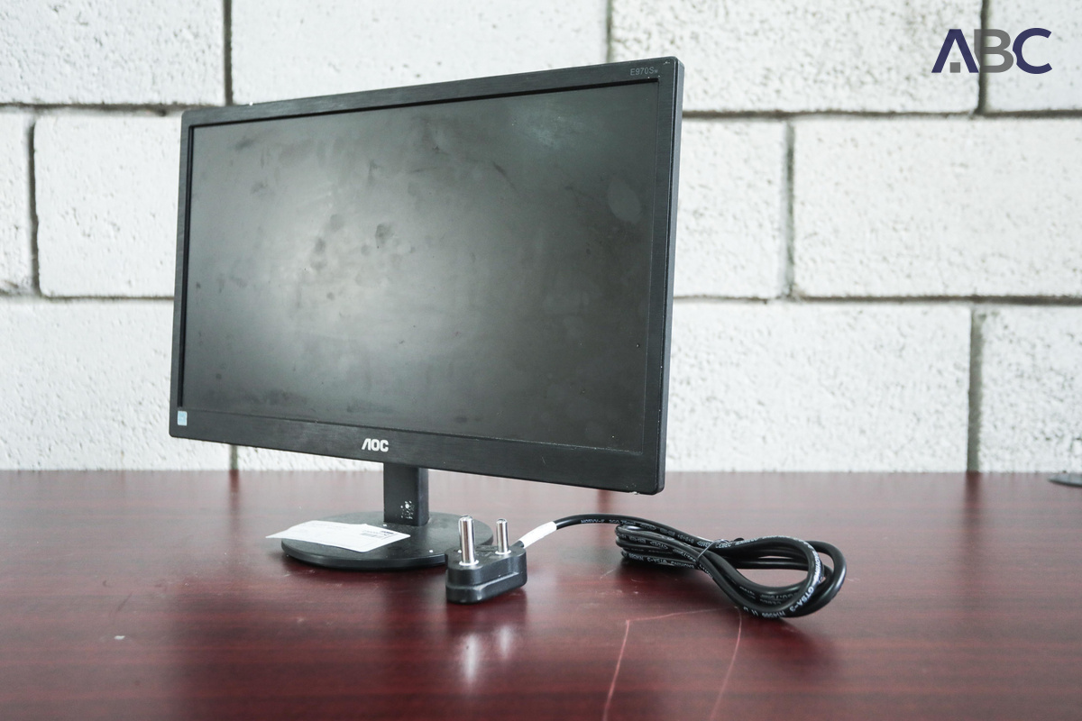 AOC E970SW Computer Monitor (18") (1)